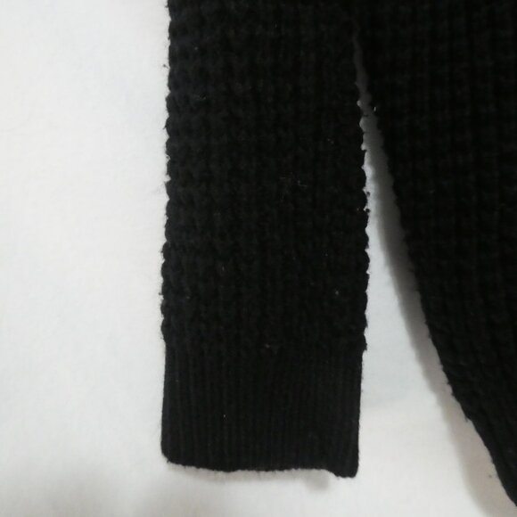 FOREVER 21 | small | Black Textured Waffle Knit Crewneck Sweater | GUC - Picture 13 of 16